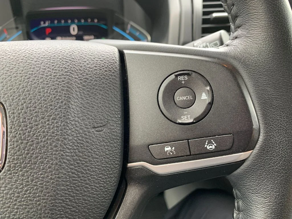 Used 2022 Silver Honda EX-L image 29