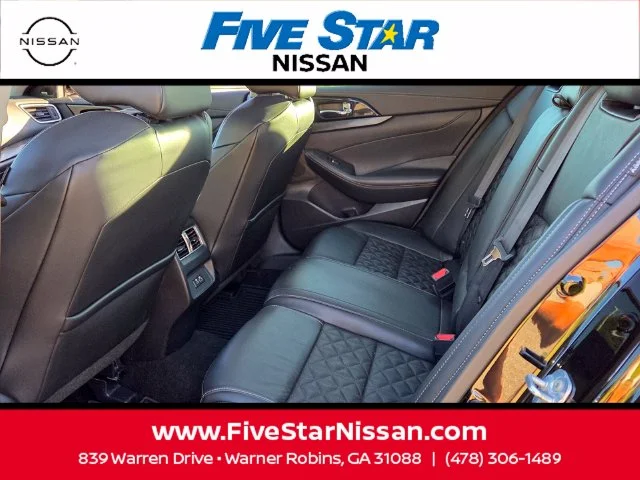 Used 2021 Black Nissan Platinum image 6