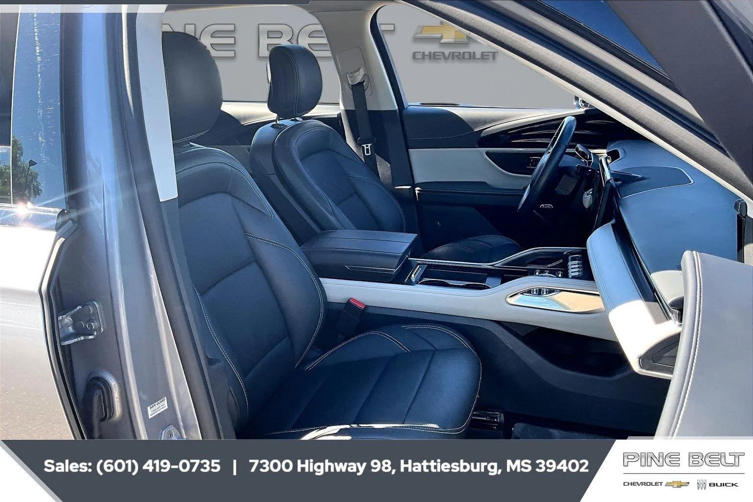 Used 2025 Lustrous Gray Metallic Lincoln Premiere image 6