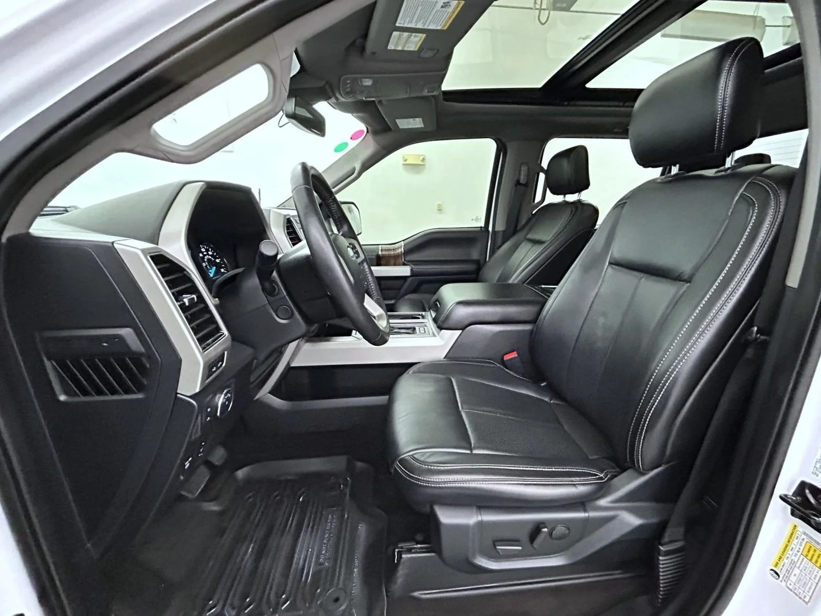 Used 2020 White Ford Lariat image 10