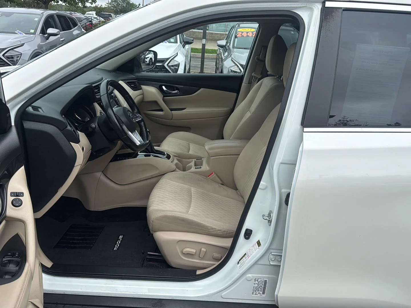 Used 2020 Pearl White Tricoat Nissan SV image 10