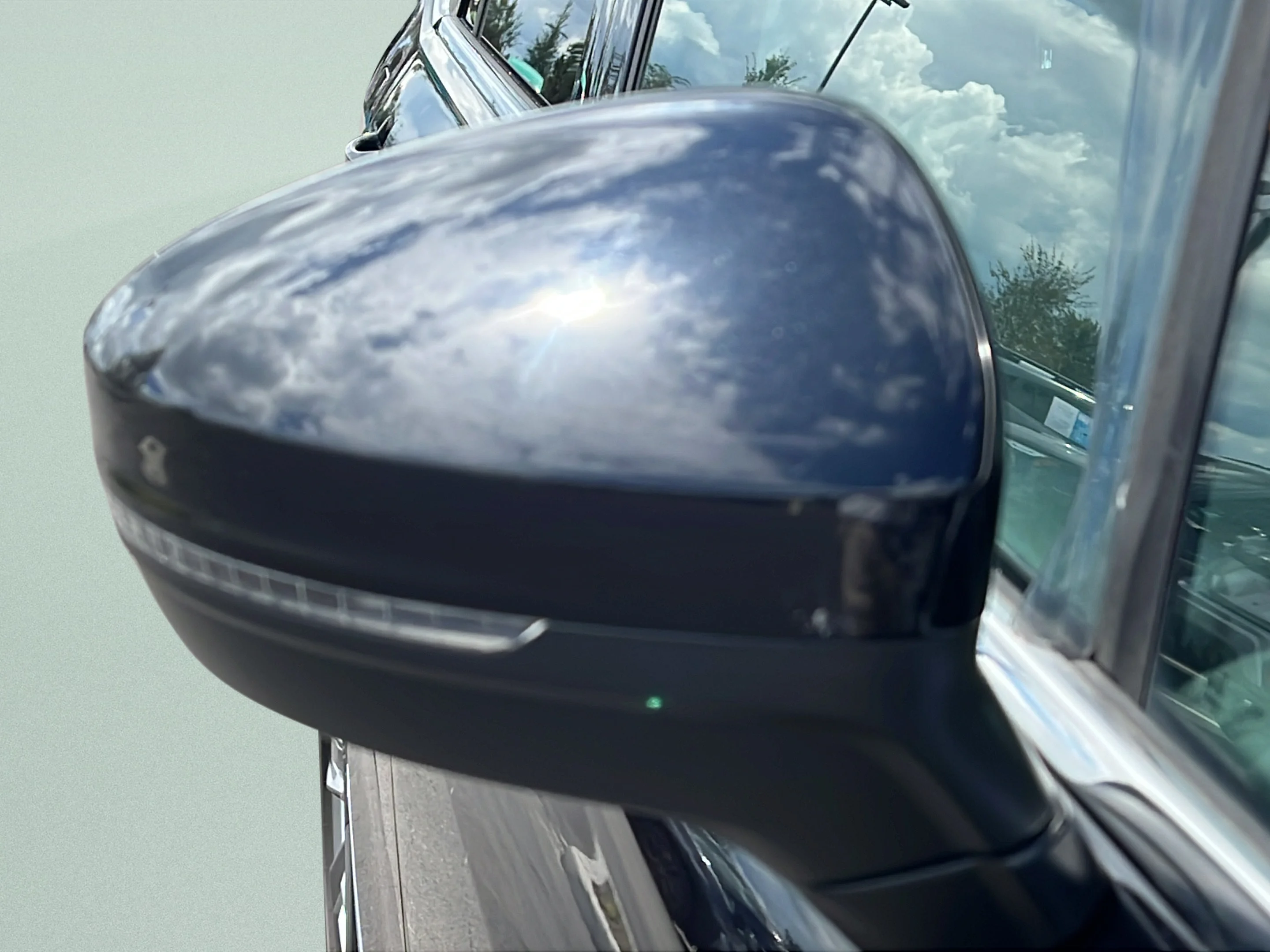 Used 2020 Deep Black Volkswagen SEL image 27