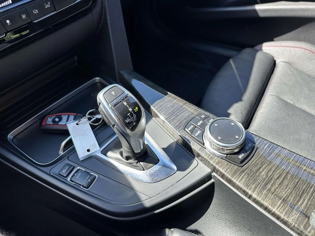 Used 2016 Alpine White BMW xDrive image 28