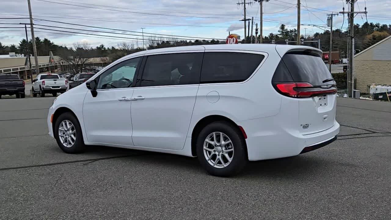 2026 Chrysler Pacifica Select - Photo 6