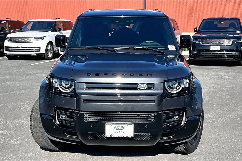 Used 2023 Gray Land Rover X-Dynamic SE image 3