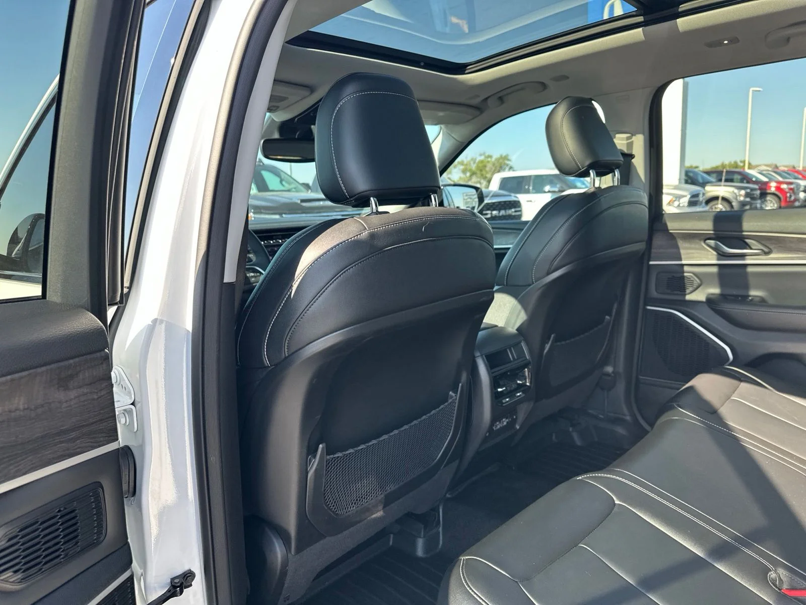 Used 2022 White Jeep 4xe image 21