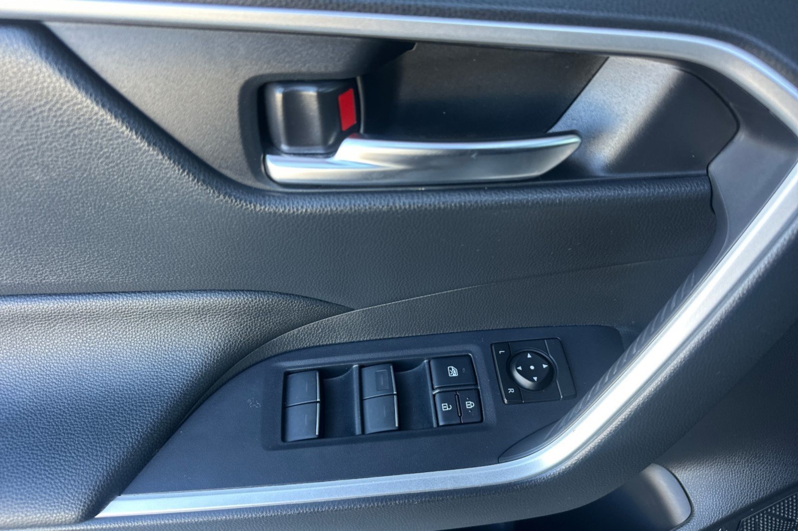 Certified Used 2022 MAGNETIC GRAY Toyota Hybrid XLE image 10