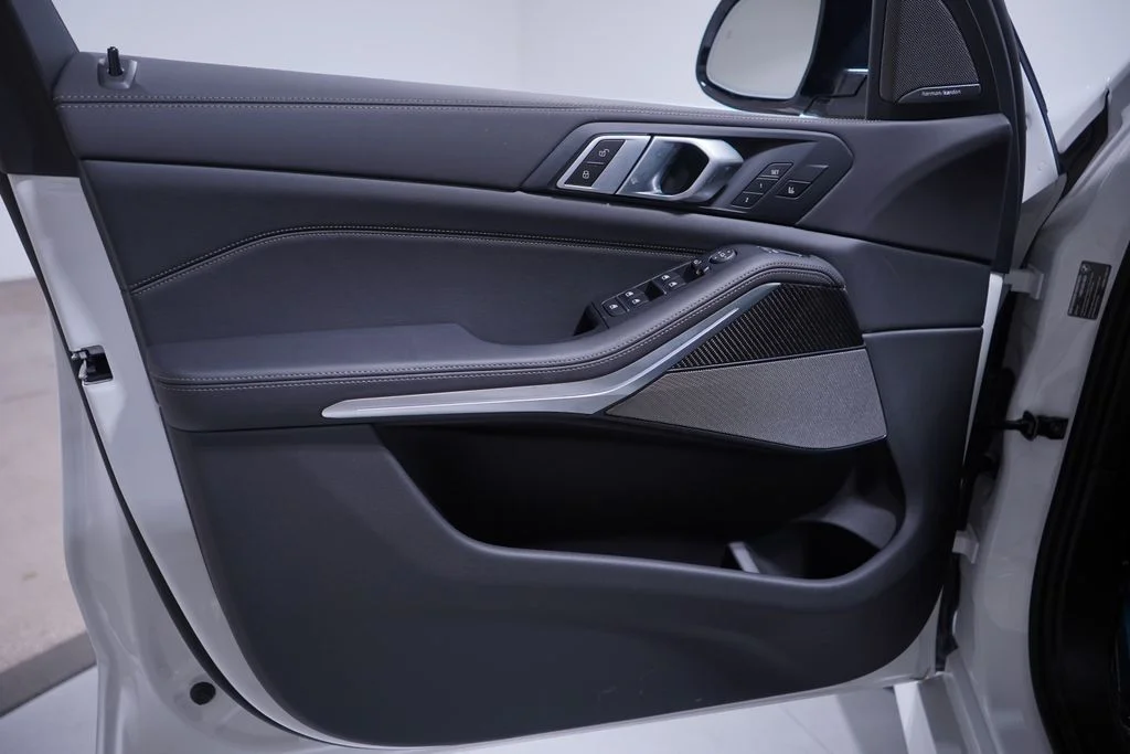 2026 BMW X5 M60i - Photo 10
