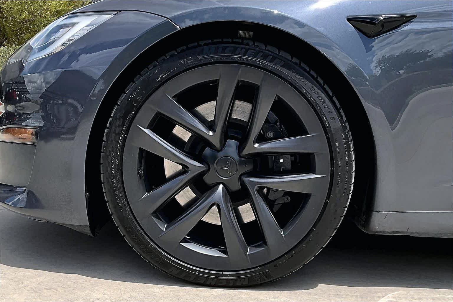 Used 2021 Midnight Silver Metallic Tesla Plaid image 11