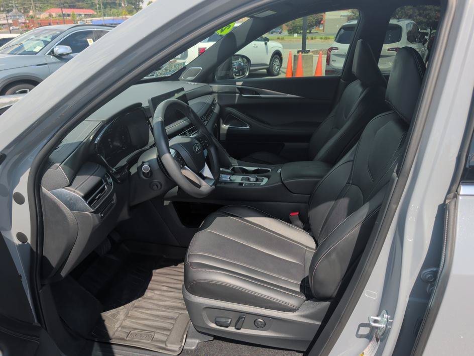 Certified Used 2025 Harbor Gray INFINITI LUXE image 8