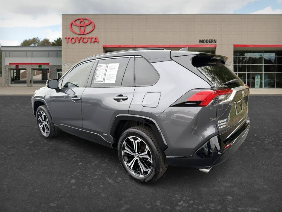 Used 2025 Magnetic Gray Metallic/Midnight Black Metallic Toyota XSE image 6