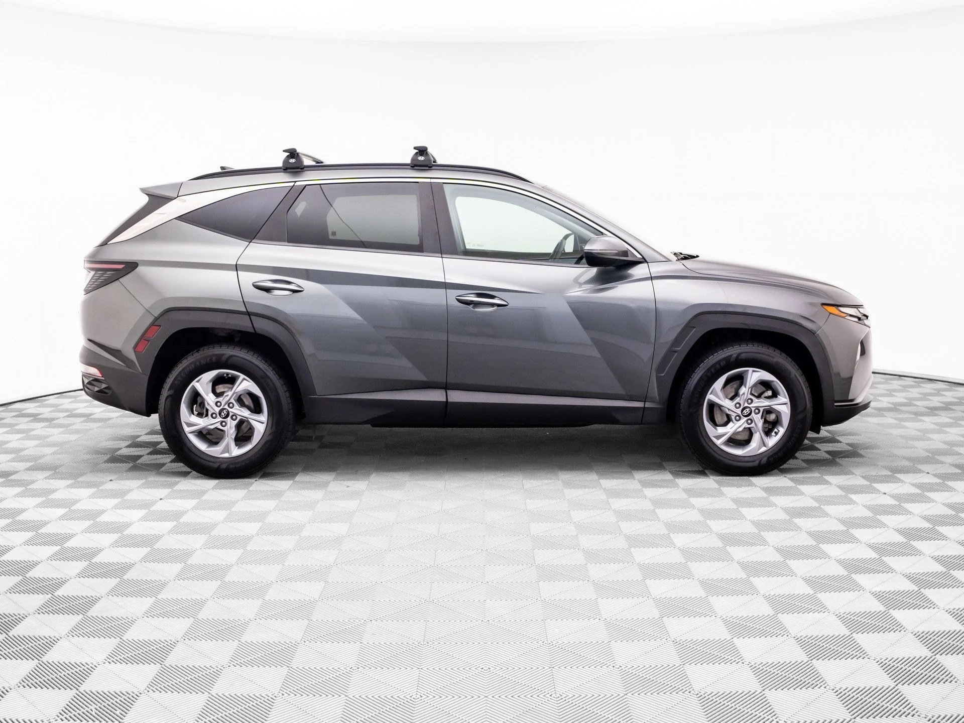 Used 2022 Gray Hyundai SEL image 8