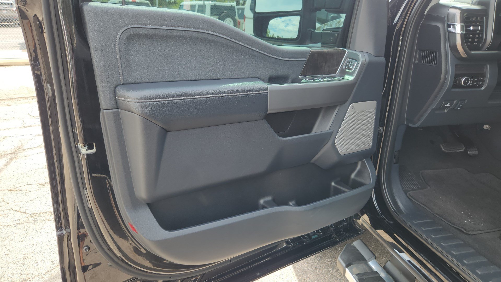 Used 2026 Agate Black Metallic Ford LARIAT image 15