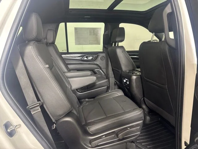 Used 2022 White Frost Tricoat GMC Denali image 5