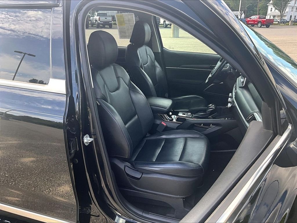 Used 2020 Black Kia S image 11