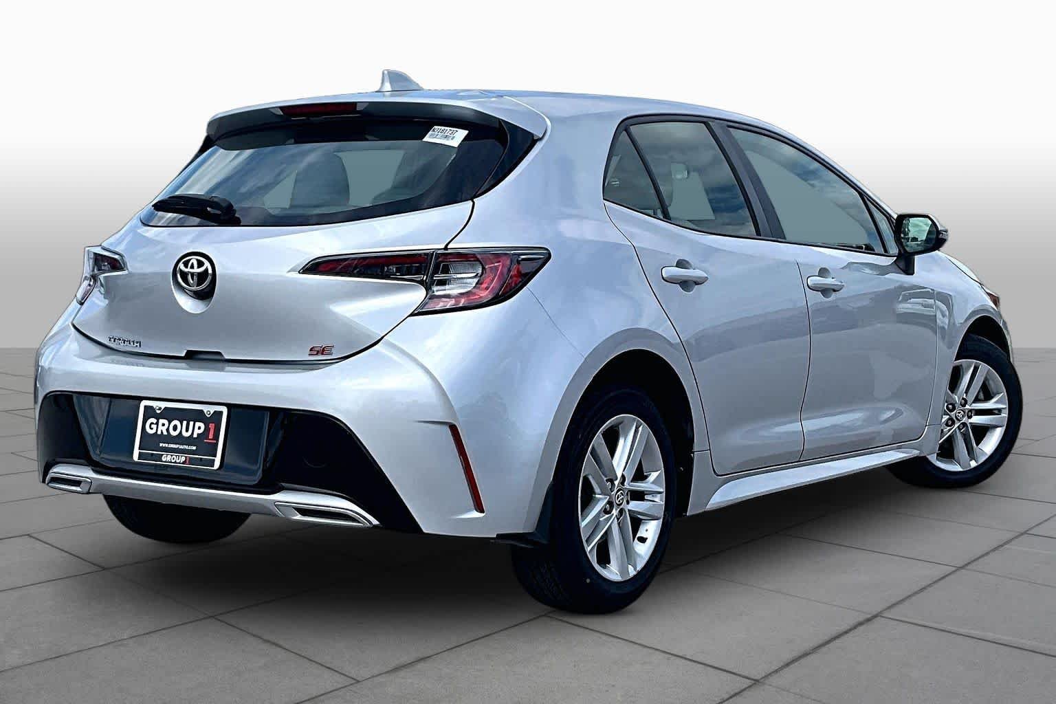 Used 2022 Classic Silver Metallic Toyota SE image 13