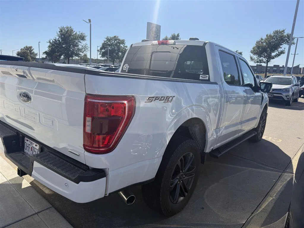 Used 2022 Oxford White Ford XLT image 2