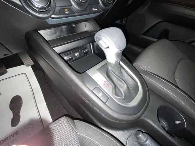 Used 2023 White Kia LXS image 19