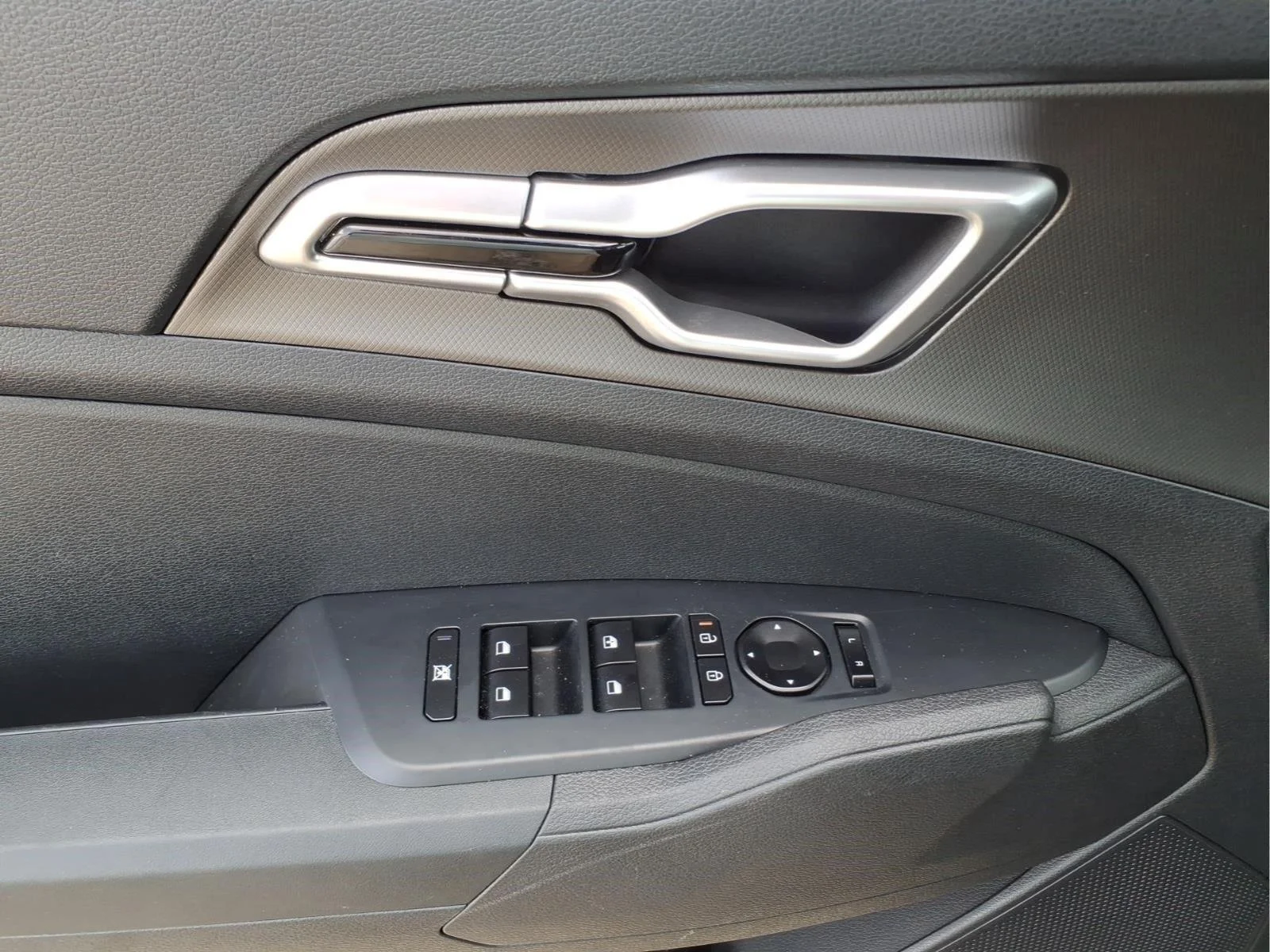 Used 2026 Panthera Metal Kia LX image 18
