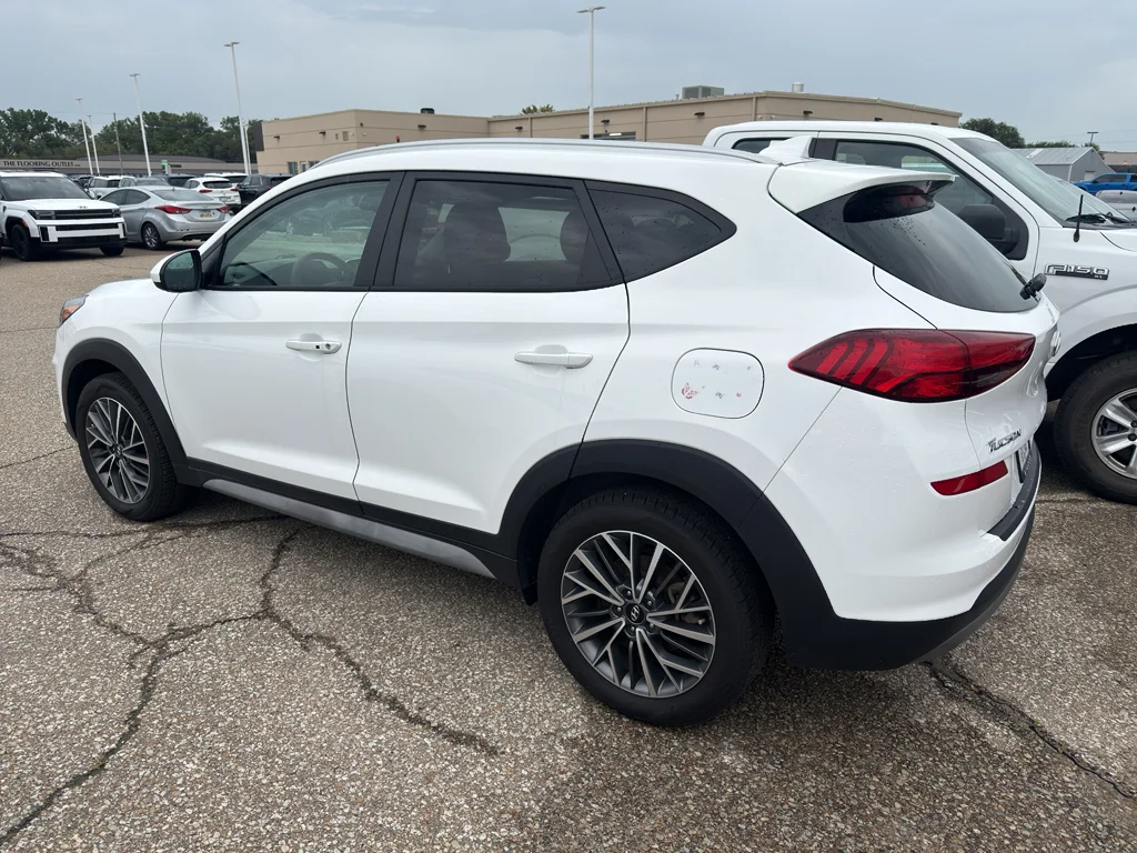 Used 2021 Winter White Hyundai SEL image 8
