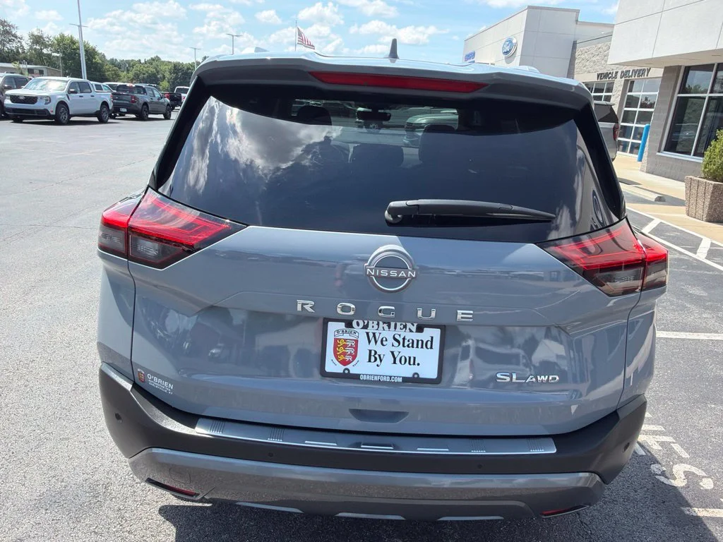 Used 2023 Boulder Gray Pearl Nissan SL image 4