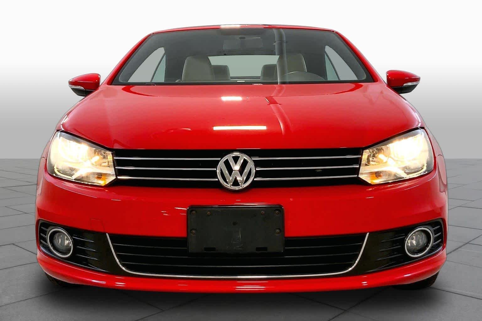 Used 2016 Flash Red Volkswagen Komfort image 4