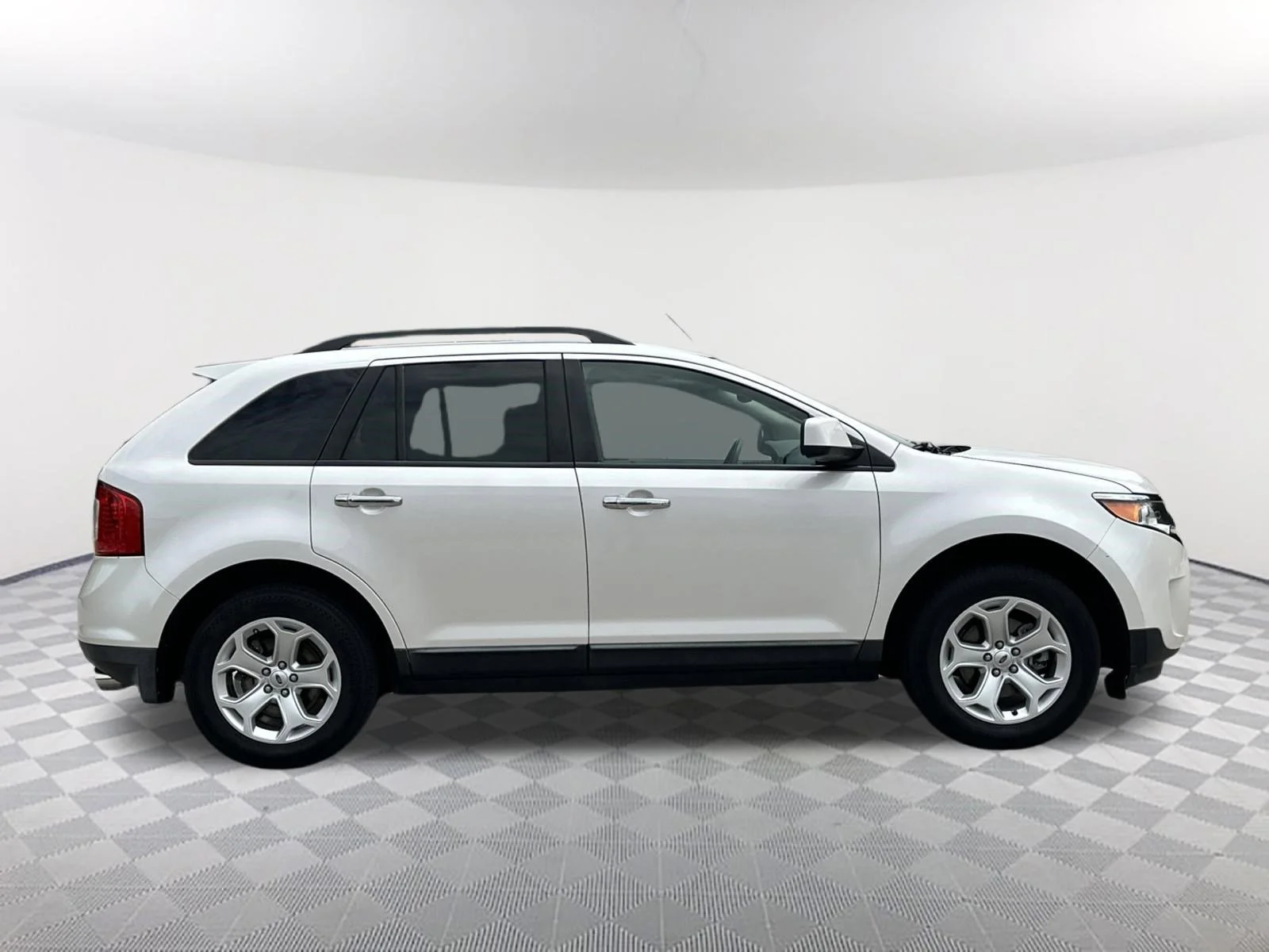 Used 2011 White Platinum Metallic Tri-Coat Ford SEL image 4