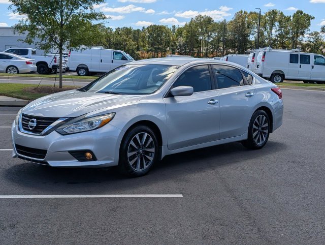 Used 2017 Silver Nissan 2.5 SV image 1