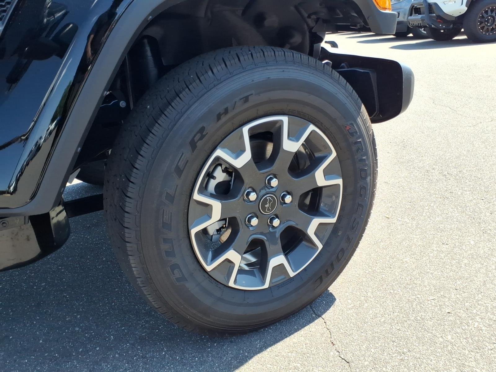 New 2026 Black Clear-Coat Exterior Paint Jeep Sahara image 12