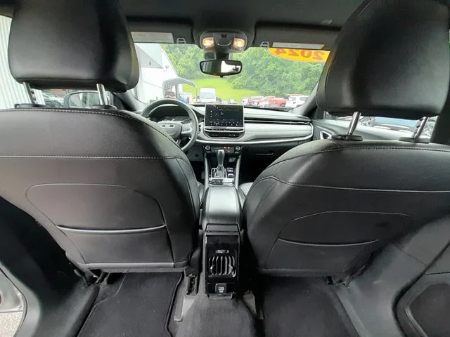 Used 2024 Silver Jeep Latitude image 35