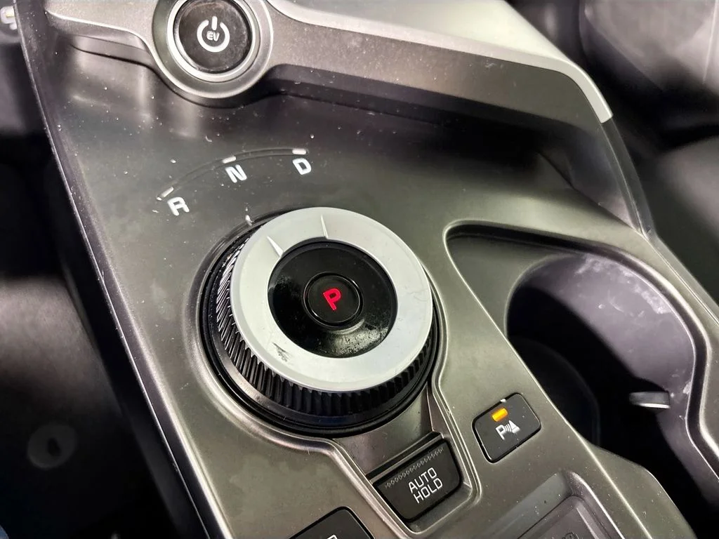 Used 2024 Snow White Pearl Kia Light image 18