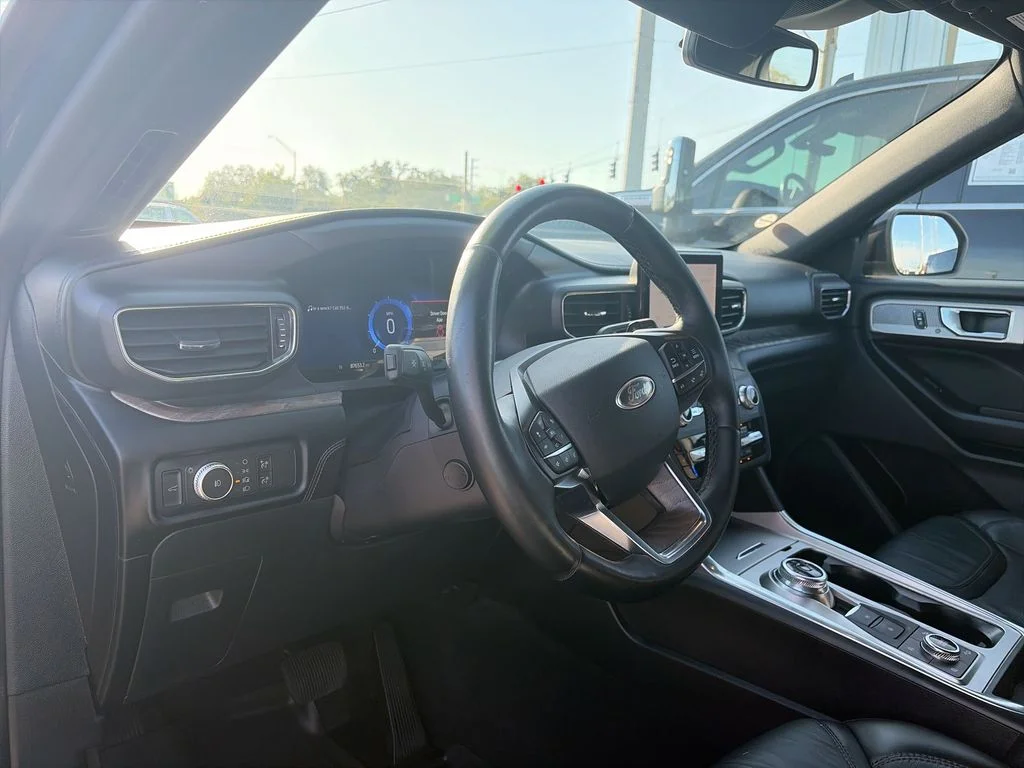 Used 2020 Blue Ford Platinum image 16