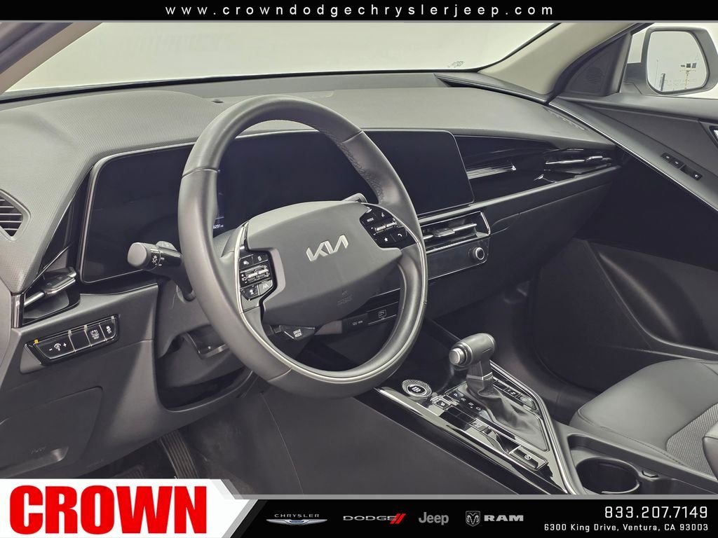 Used 2023 White Kia EX image 22