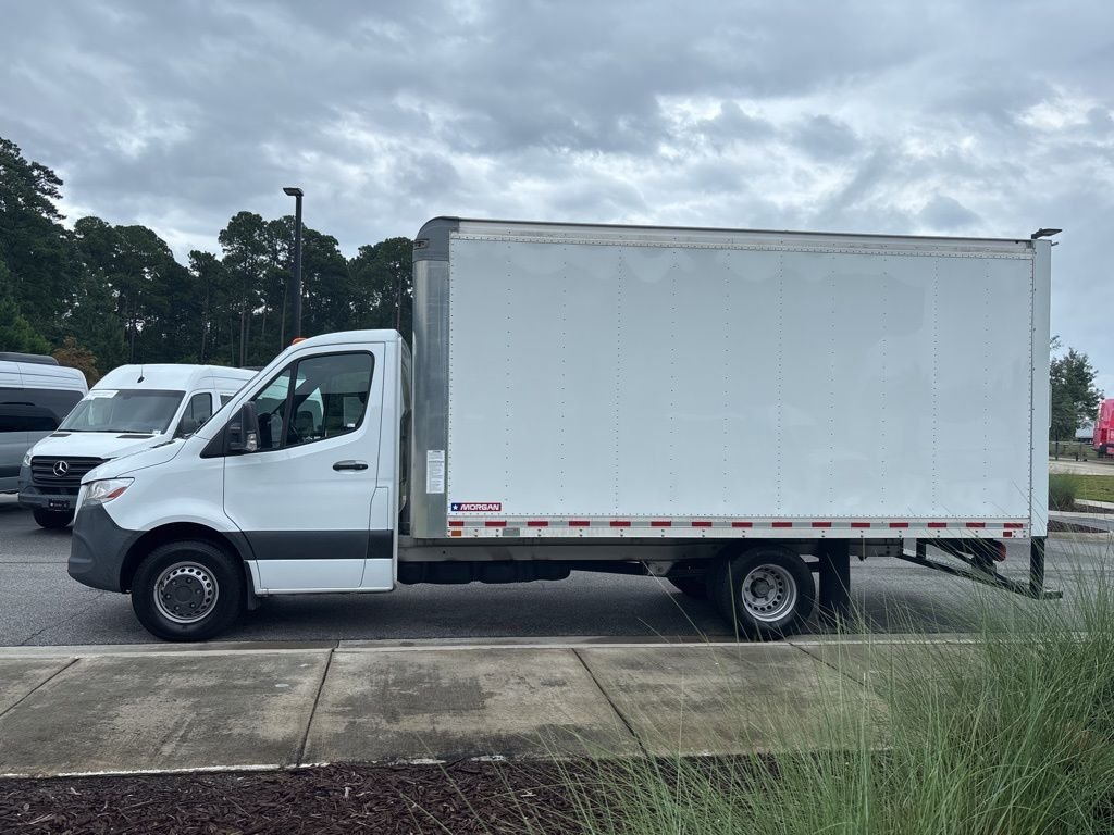 Used 2021  Freightliner w/ 16