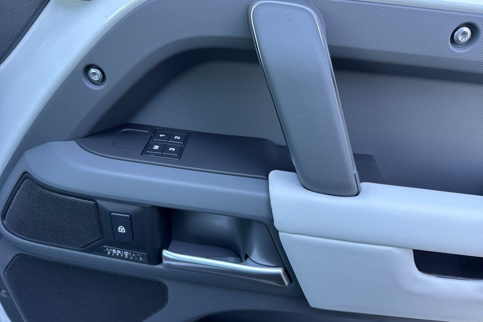 New 2026 Fuji White Land Rover X-Dynamic SE image 19