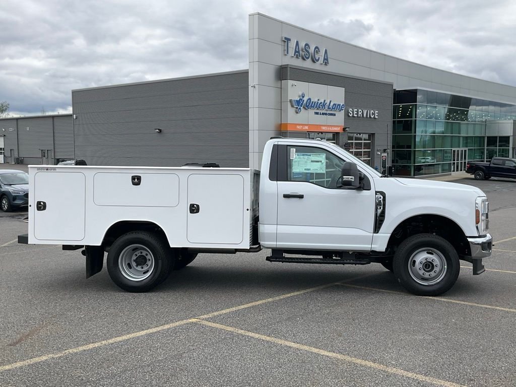 New 2026 Oxford White Ford F-350® XL image 3
