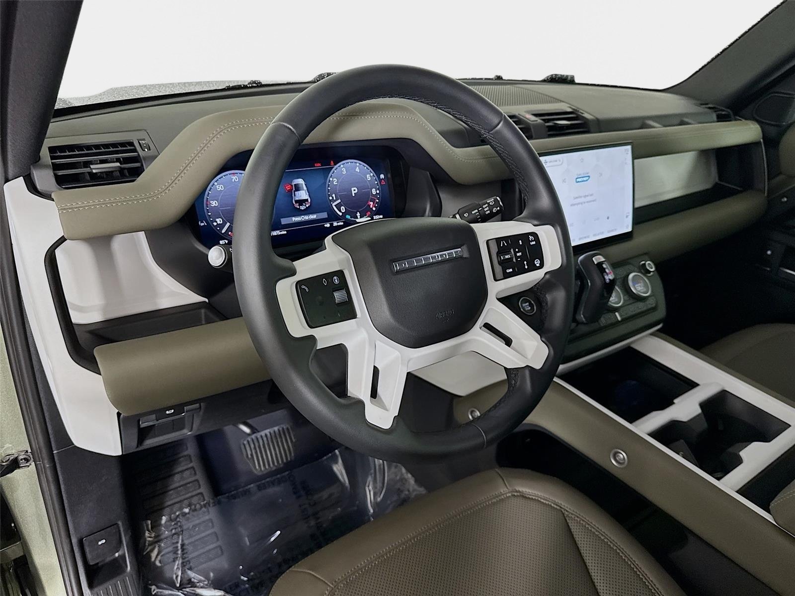 Used 2025 Pangea Green Metallic Land Rover S image 9