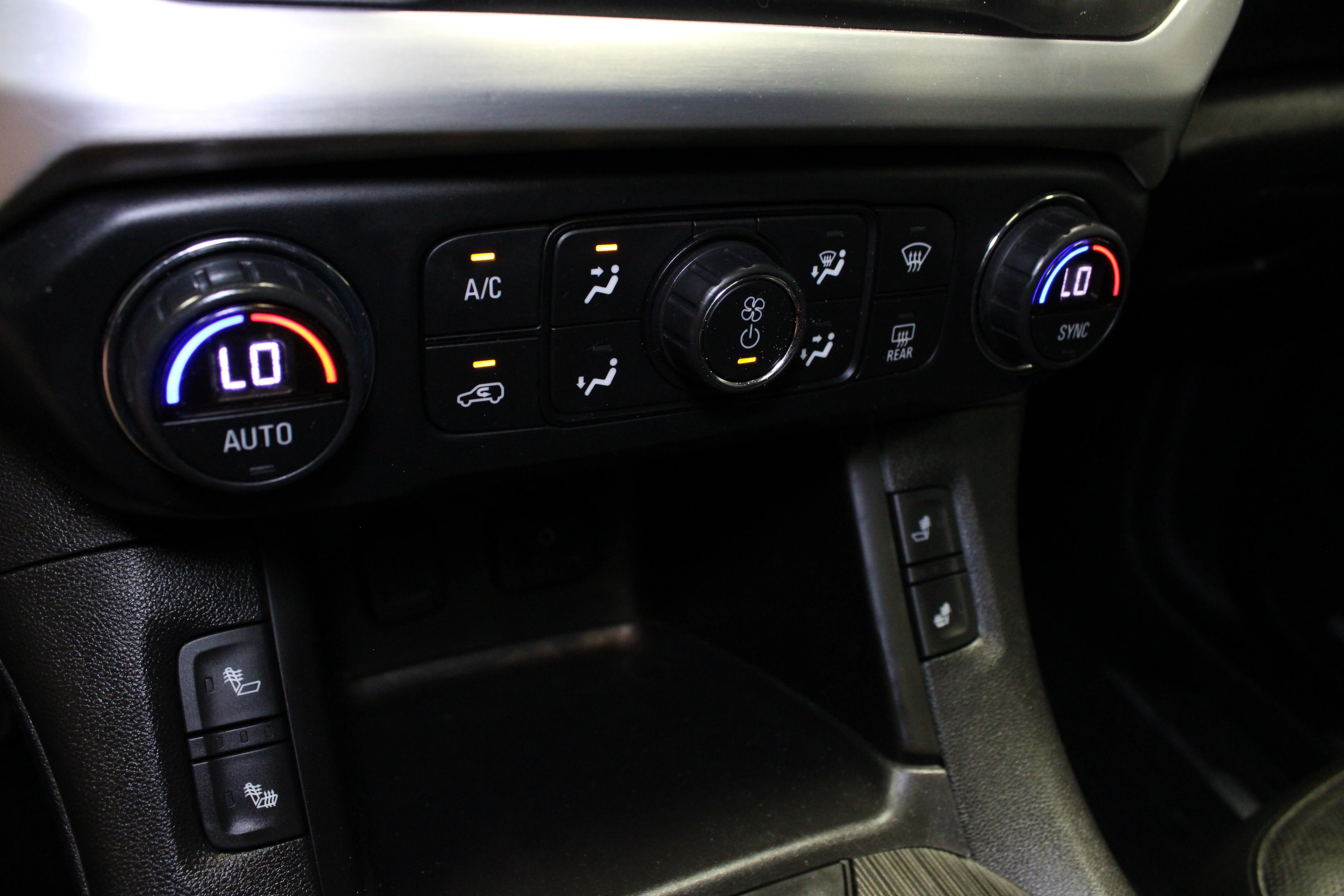 Used 2019 Iridium Metallic GMC SLT-1 image 26