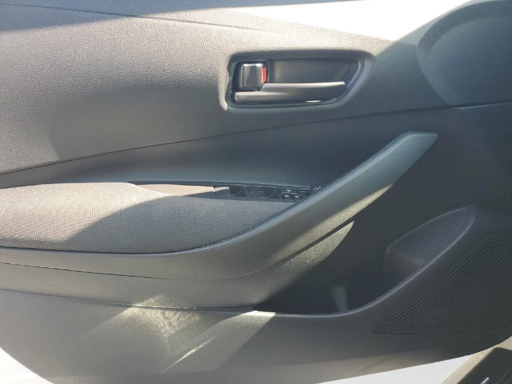 Used 2026 Off-white Toyota LE image 18