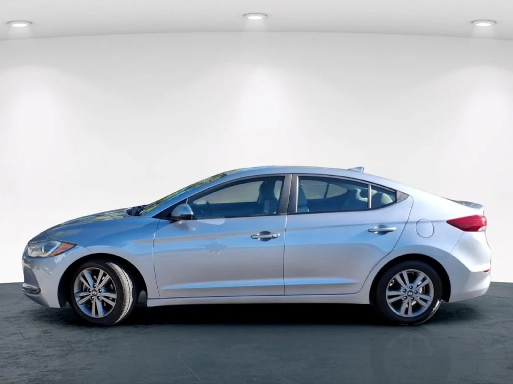 Used 2017 Gray Hyundai SE image 9