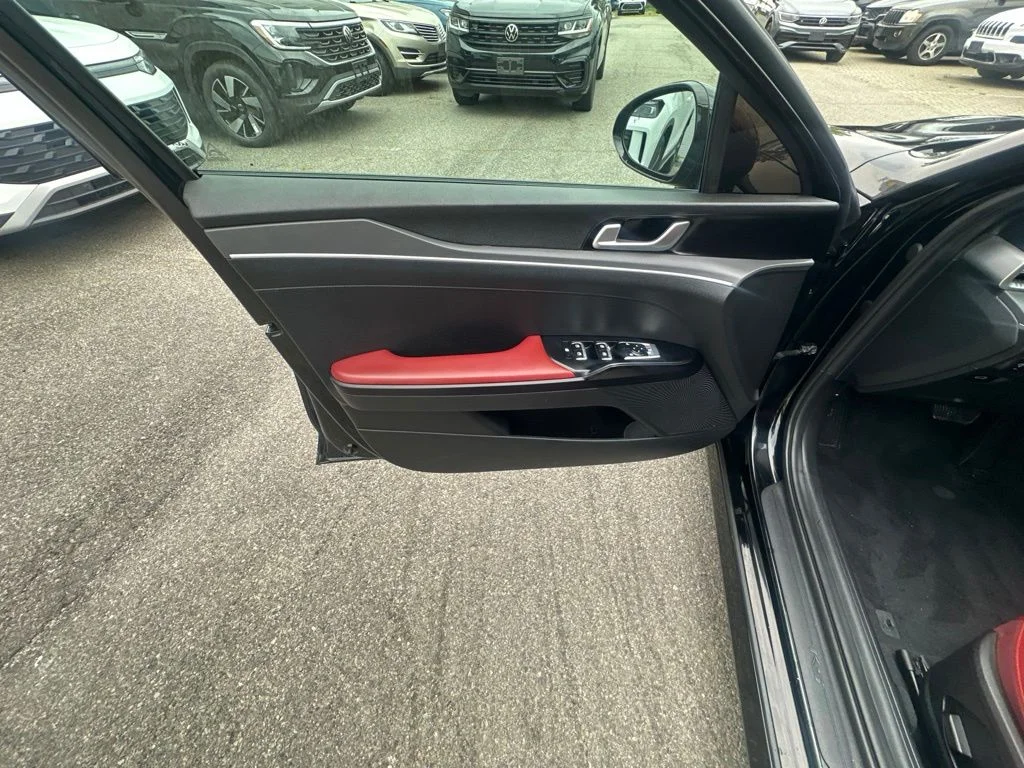 Used 2022 Black Kia GT-Line image 8