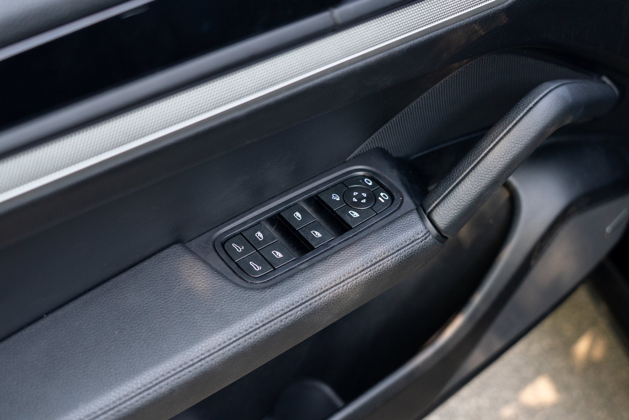 Used 2025 Chromite Black Metallic Porsche Base image 15