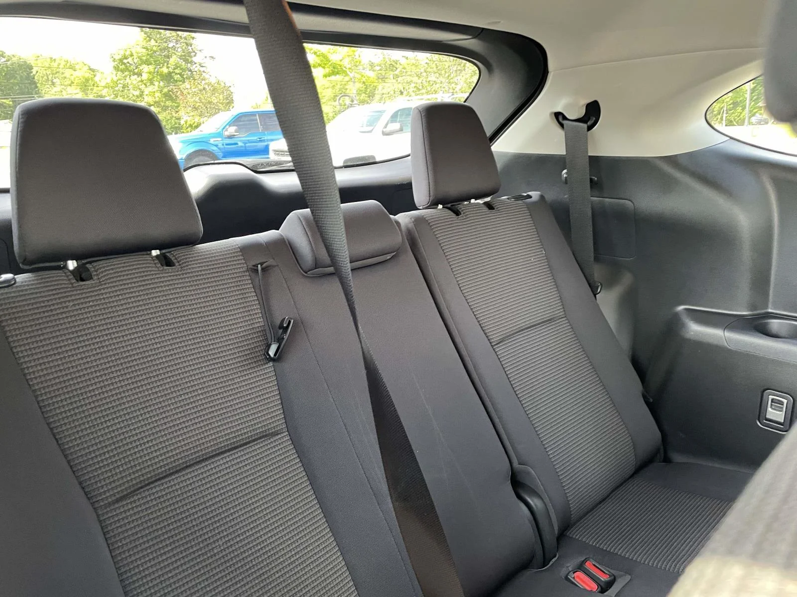 Used 2023 Off-white Toyota LE image 11