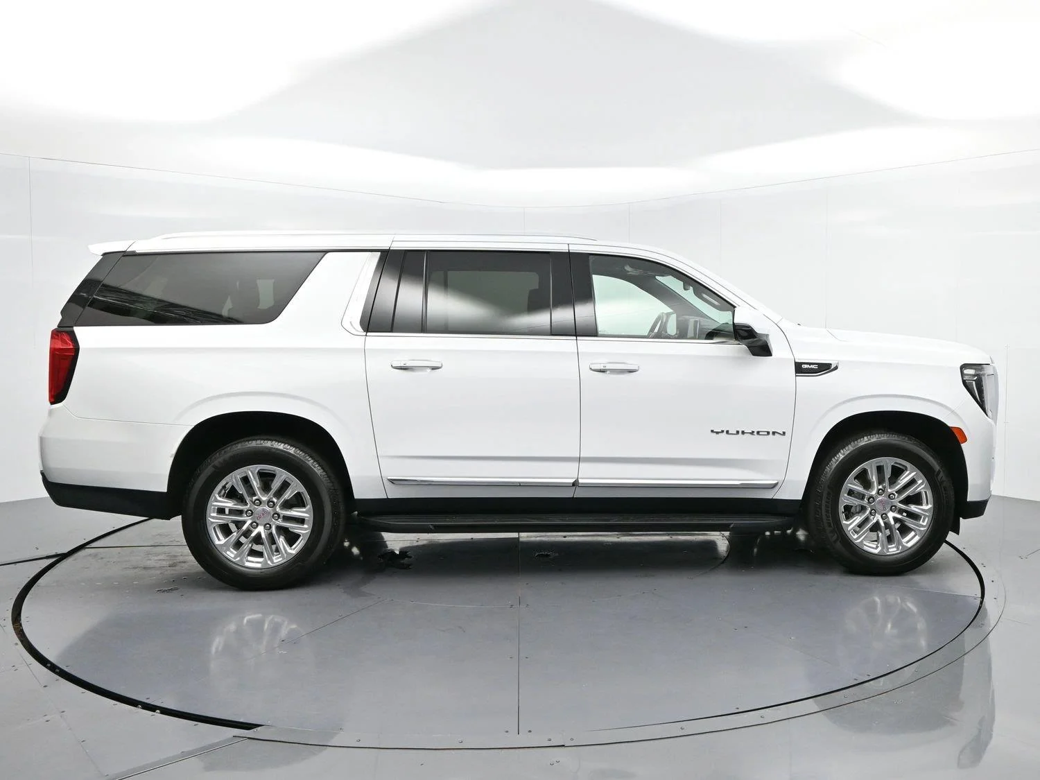 Used 2022 SUMMIT WHITE GMC SLT image 8