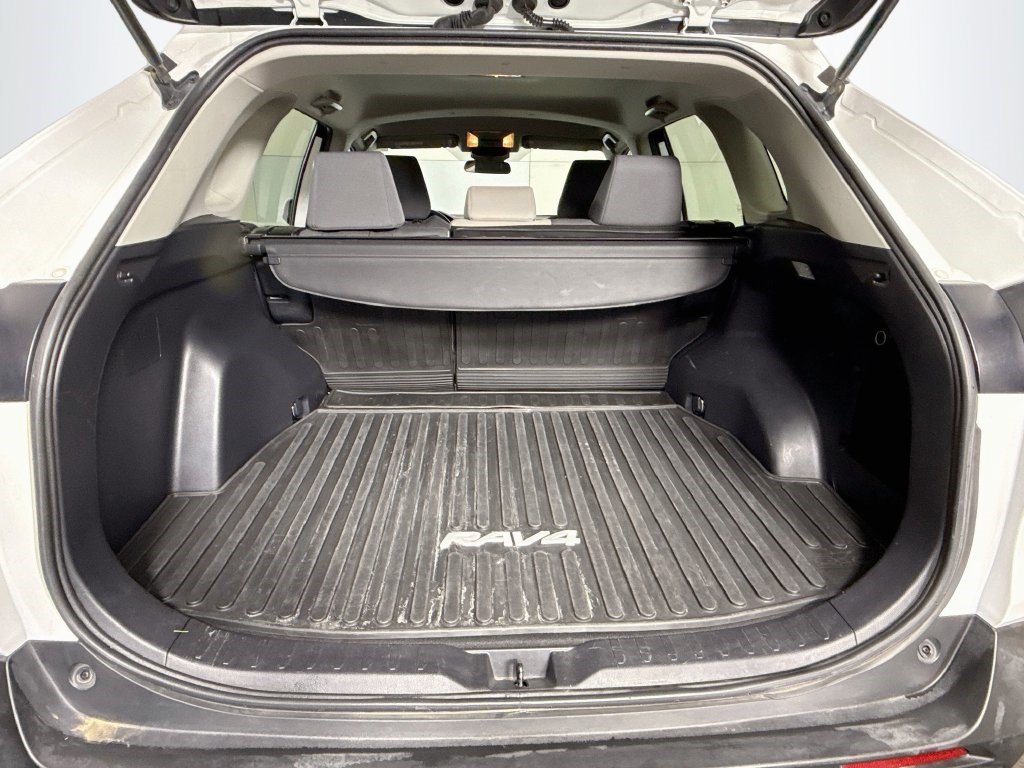 Used 2020 Super White Toyota XLE image 31