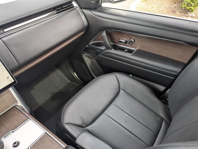 Used 2024 White Land Rover SE image 17