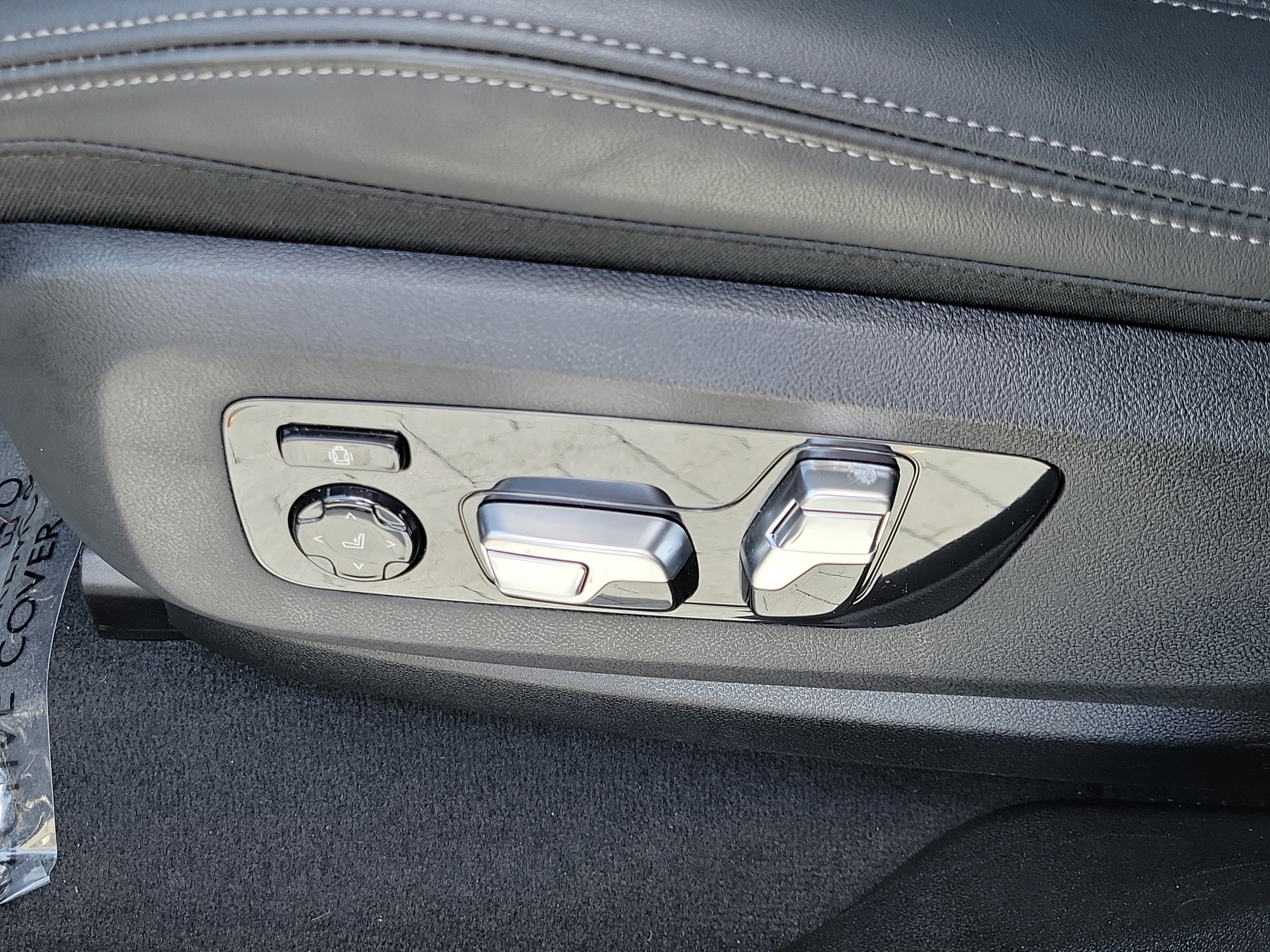 Certified Used 2025 Carbon Black Metallic BMW M60i image 18