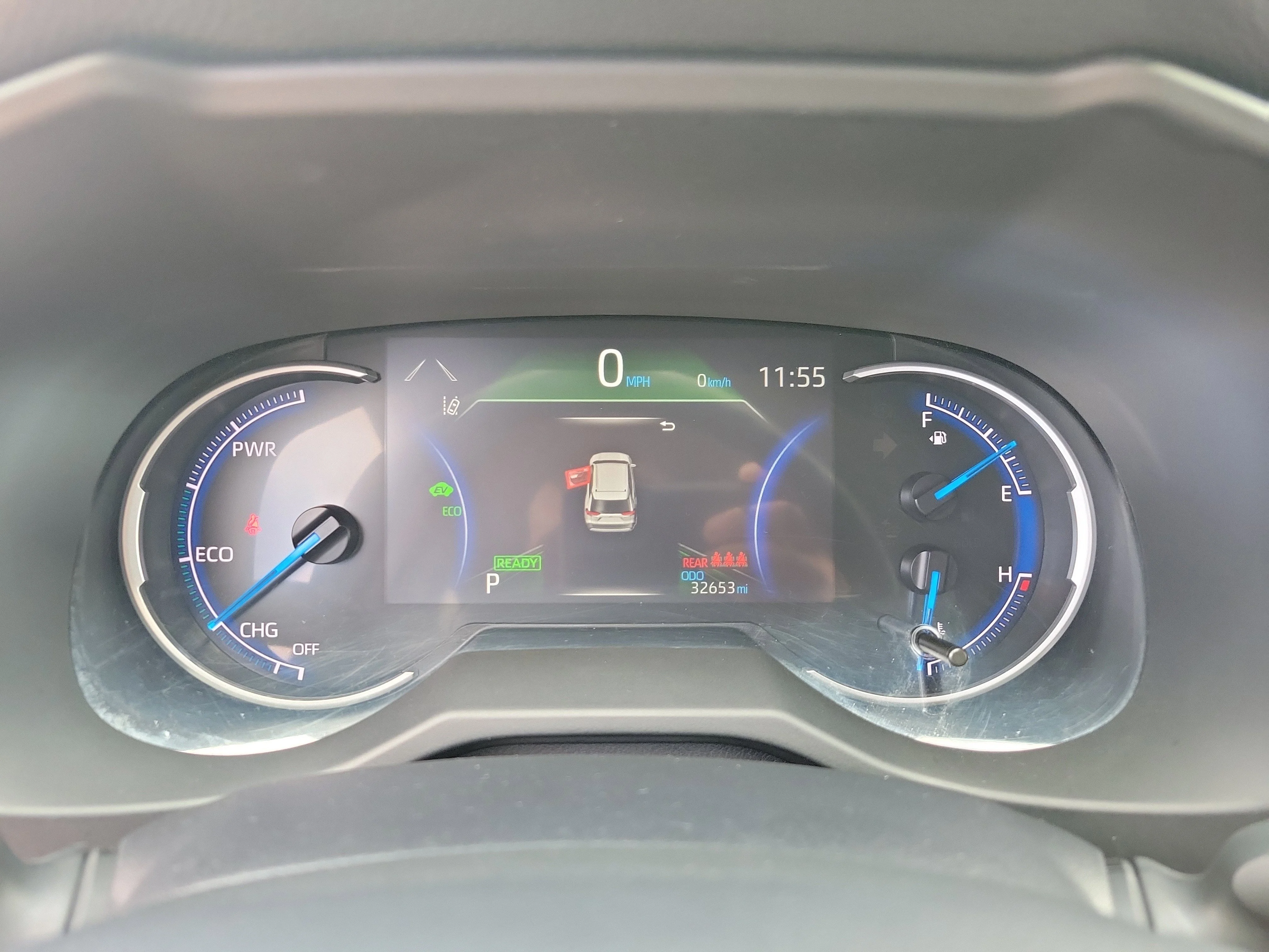 2025 Toyota RAV4 LE - Photo 18