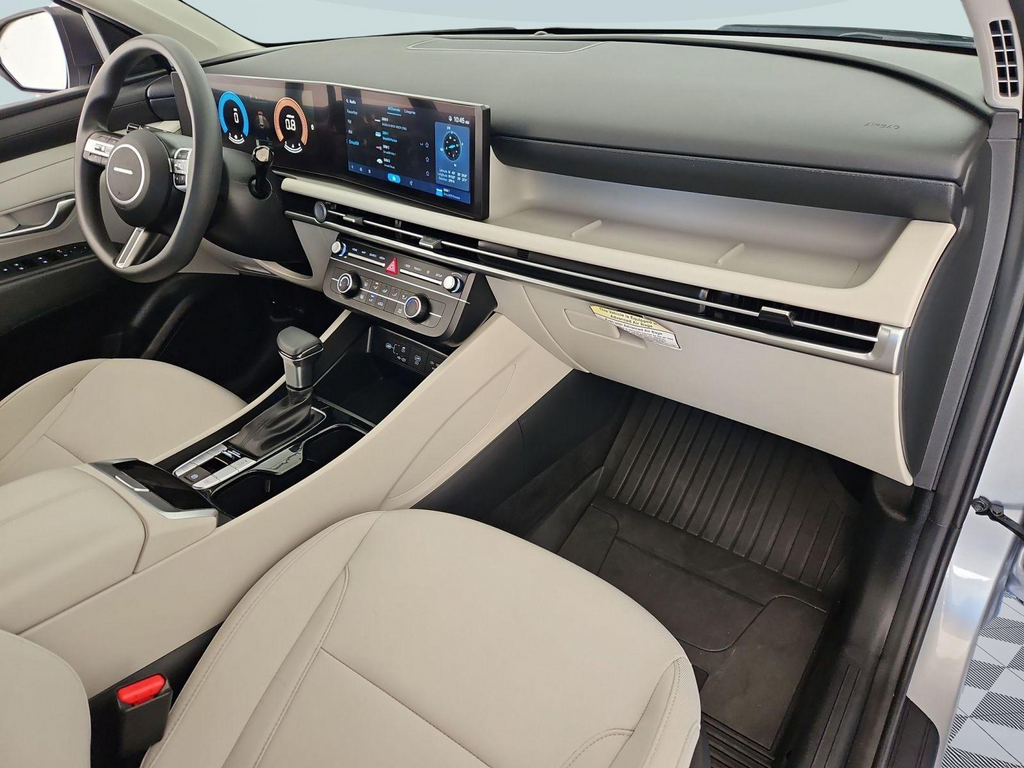 Used 2025 Silver Hyundai SE image 29