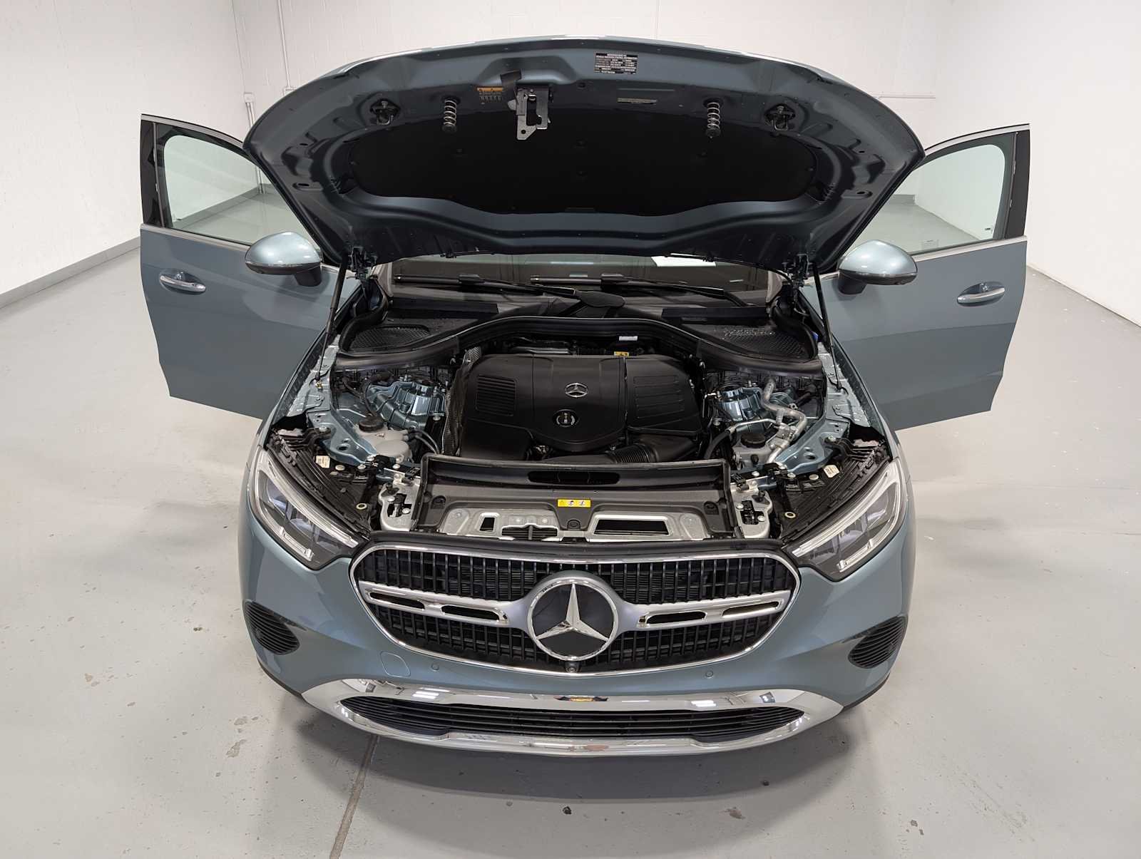 Used 2026 Verde Silver Metallic Mercedes-Benz GLC 300 image 13